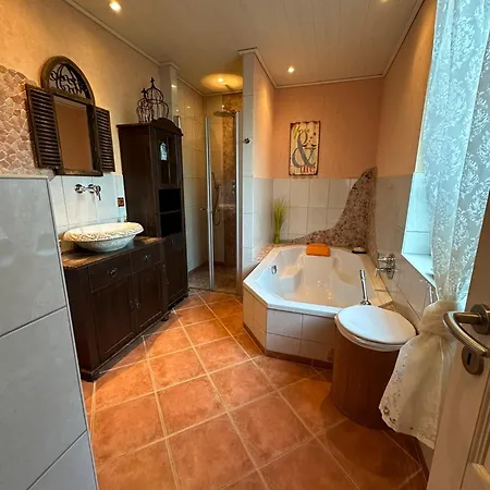 Tatil Evi Haus Bettina, Im Garten Zuhause Harrislee