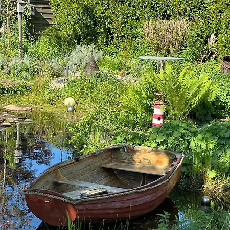 Haus Bettina, Im Garten Zuhause Tatil Evi Harrislee