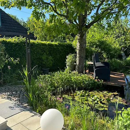 Tatil Evi Haus Bettina, Im Garten Zuhause