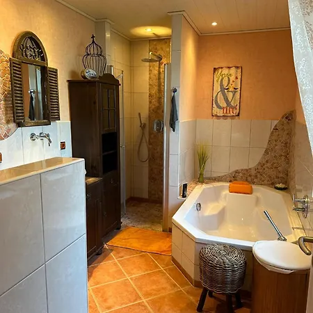 Haus Bettina, Im Garten Zuhause Casa vacanze