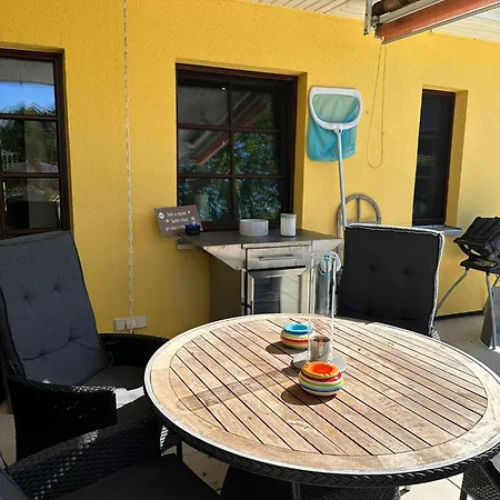 Haus Bettina, Im Garten Zuhause Tatil Evi Harrislee