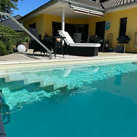 Haus Bettina, Im Garten Zuhause Tatil Evi Harrislee