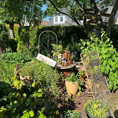 Tatil Evi Haus Bettina, Im Garten Zuhause