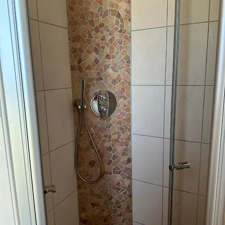 Haus Bettina, Im Garten Zuhause *